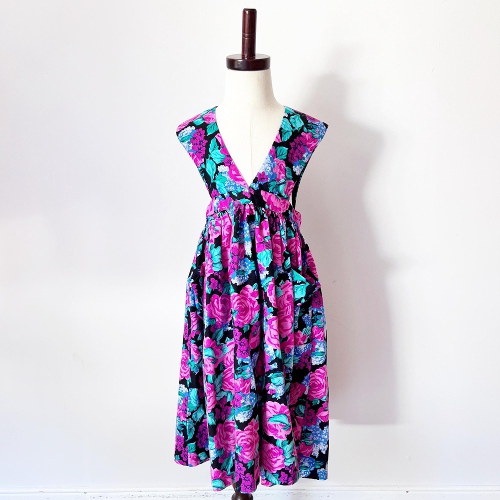 Size 6 Girls Black Floral Pinafore Dress Rose Print Vintage Pockets 1980s Apron